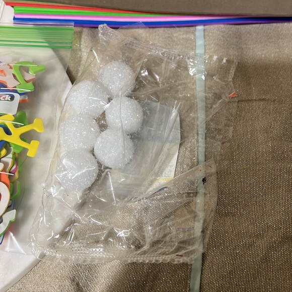 Assorted craft items. - Picture 5 of 6